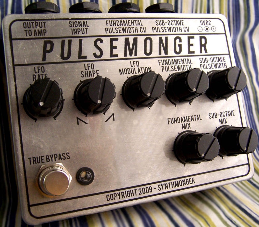 Pulsemonger guitar FX pedal - synthesizer / Distortion / Octave