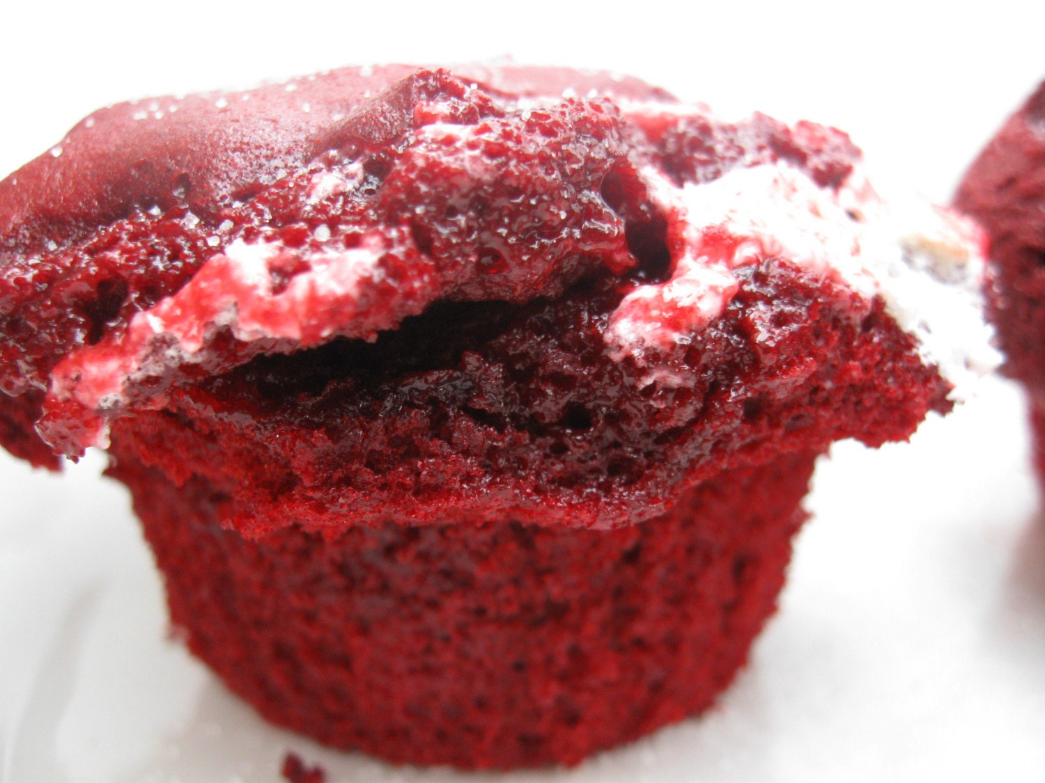 Larrrge Red Velvet Cupcakes Oooozzzzzing Marshmallow Top