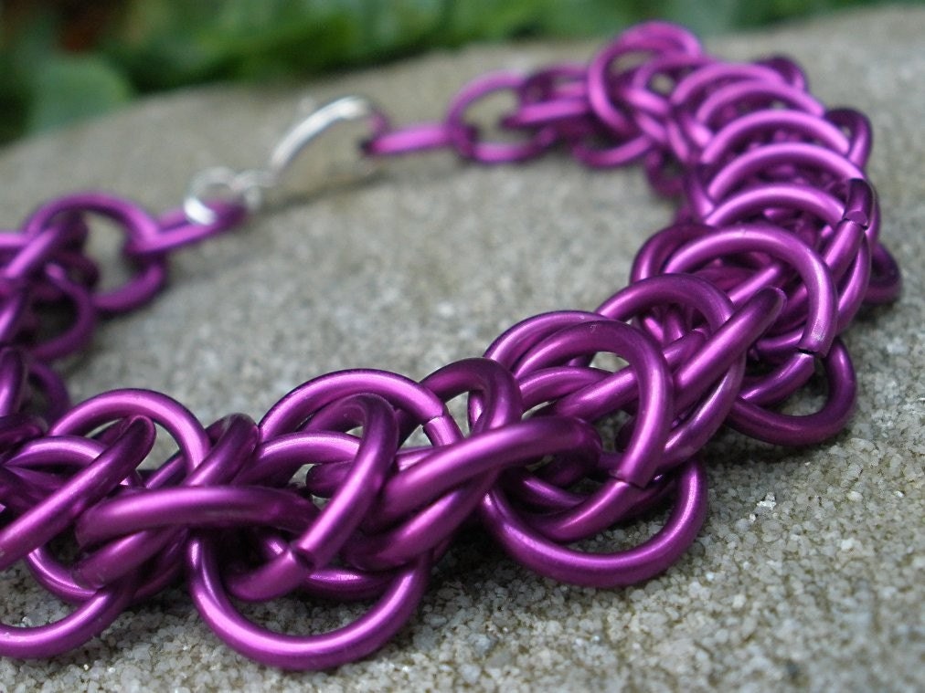 Upperland Chainmail Bracelet ( Fuchsia )