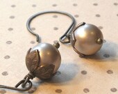 Pearl Earrings : Powder Almond