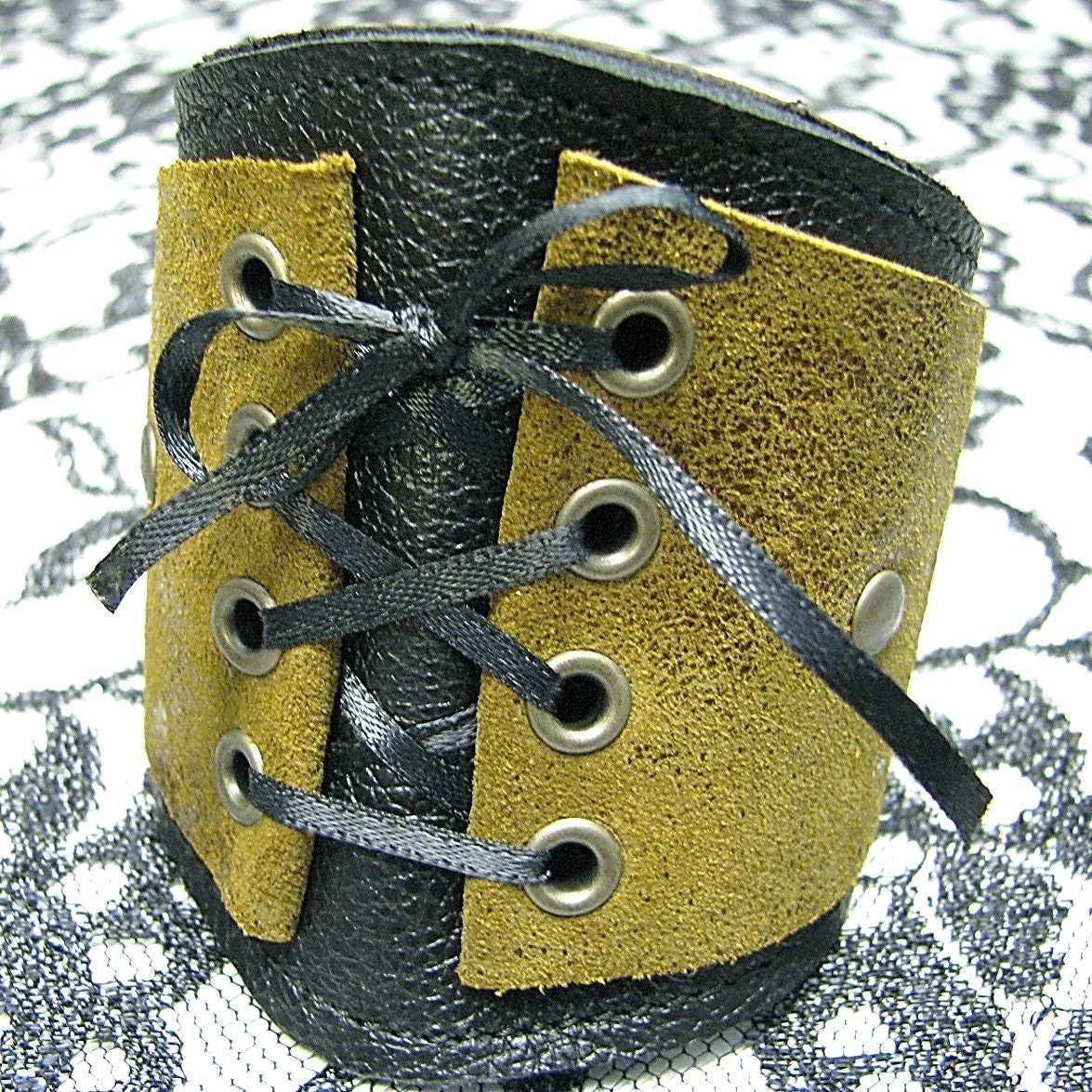 Leather Corset Wrist Wallet Cuff with Secret Pocket - Green on Black