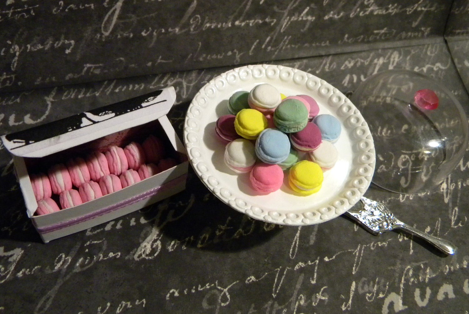 14 French Macarons in Pastry Box for Fashion Royalty Barbie Doll 1/6 Scale Dollhouse Miniatures