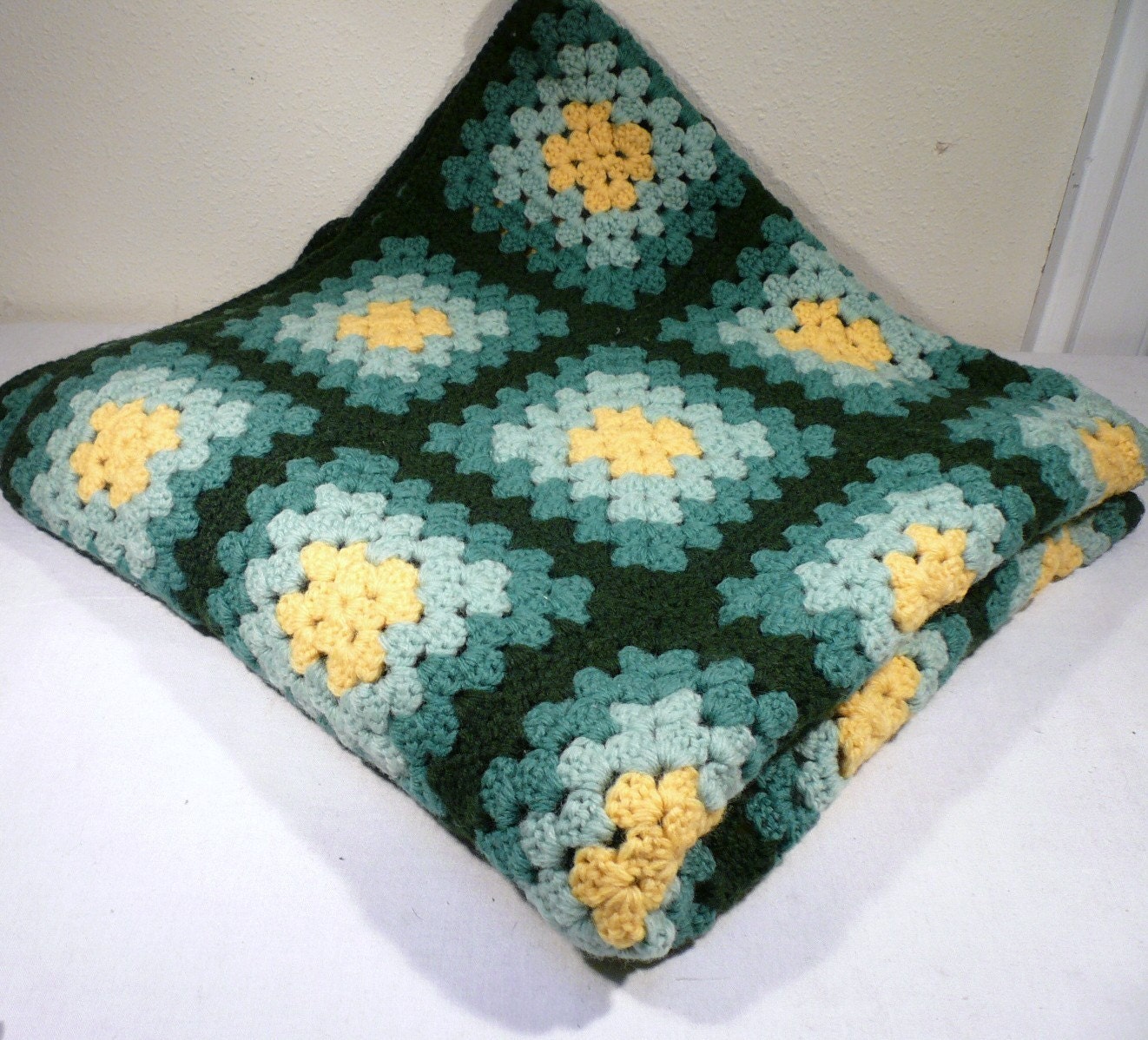 GREEN GRANNY SQUARES / Vintage Crocheted Afghan Blanket / Sofa or Crib Throw