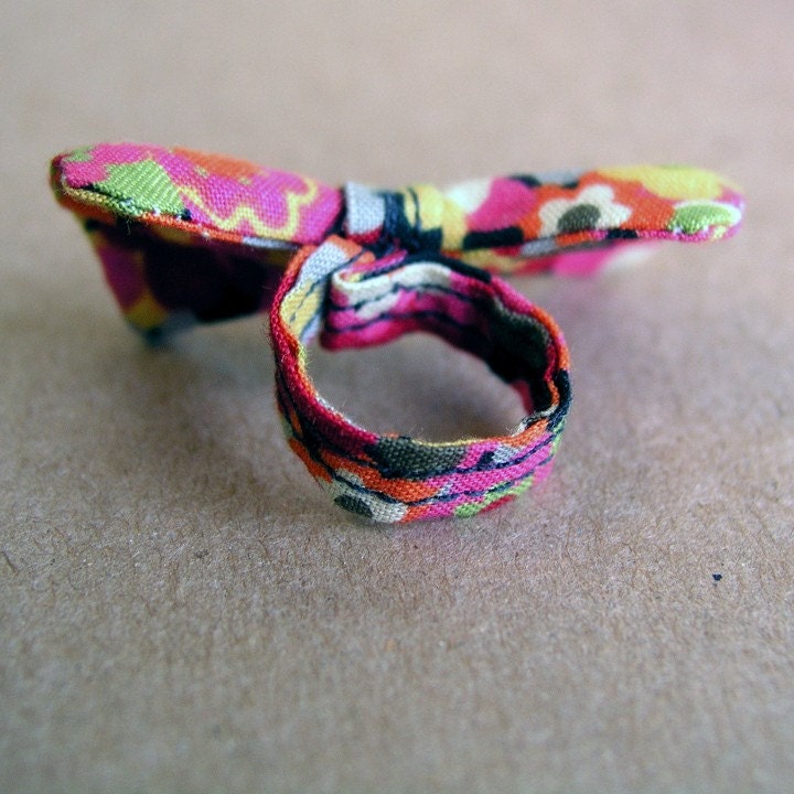 Bow Tie Ring flowers size 6