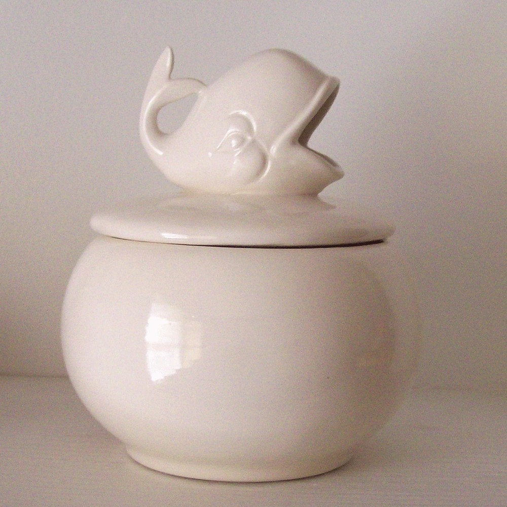 Round Whale Candy Dish in White Vintage Design