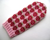 Strawberry Mitten pattern