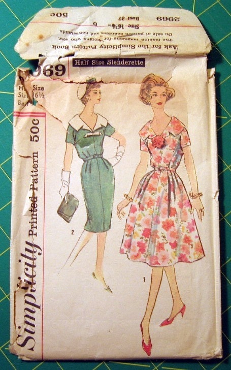 Vintage Dress Pattern Simplicity 2969 B37 W31 H41