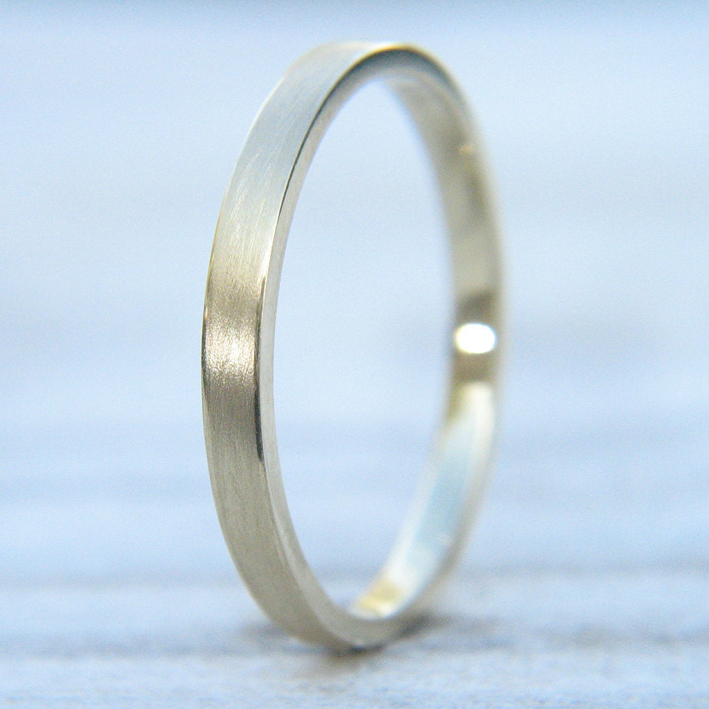 Wedding ring in 18k RECYCLED yellow gold - spun silk texture