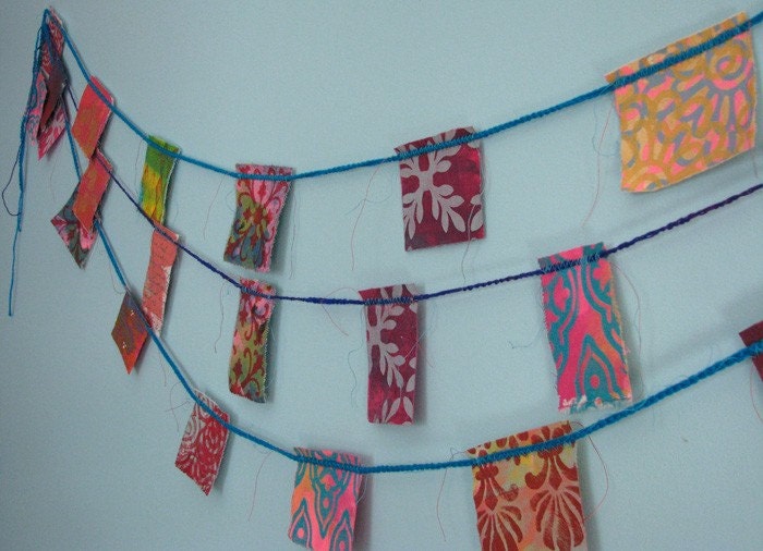 Abriendo Festive Painted Fabric Garland