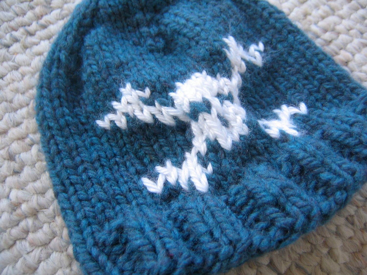 Newborn scull and crossbones hat