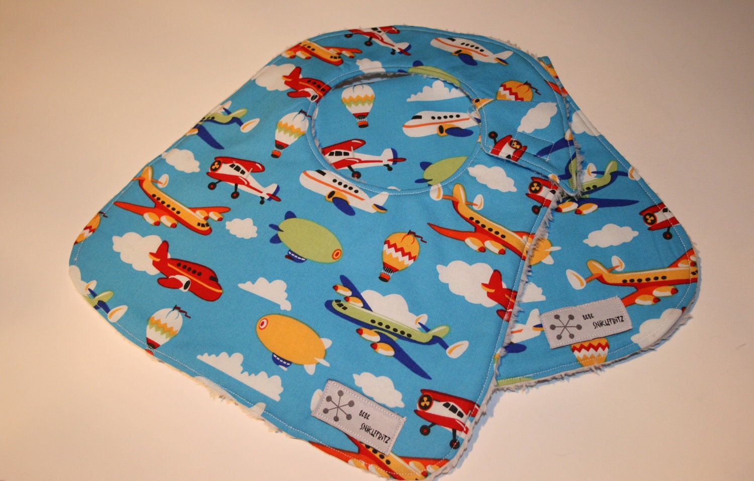 NEW BABY GIFT - Airplanes on Blue Bib and Burp Cloth Set