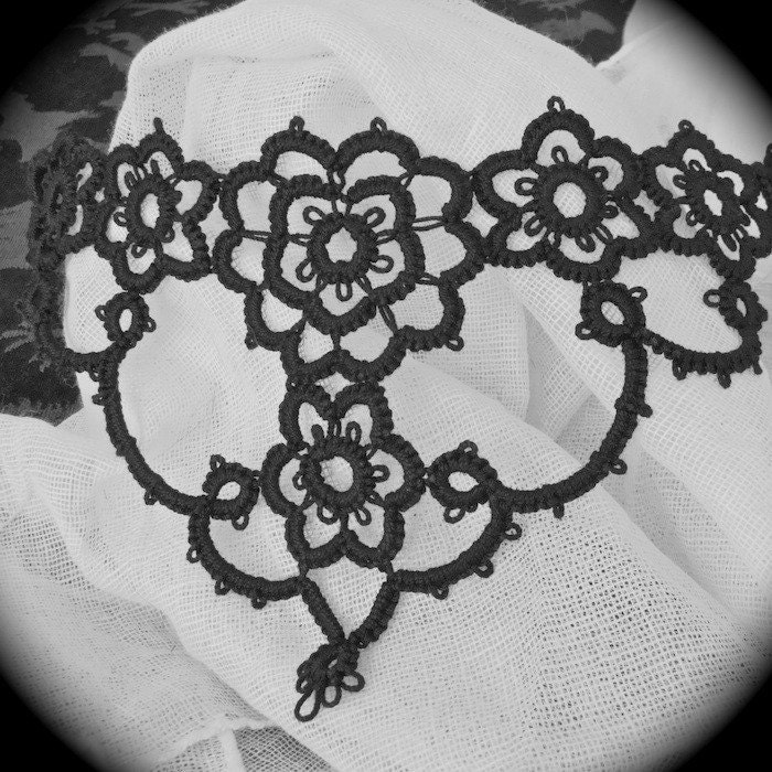 Tatted Choker Necklace - Grand Victorian Daisy Two