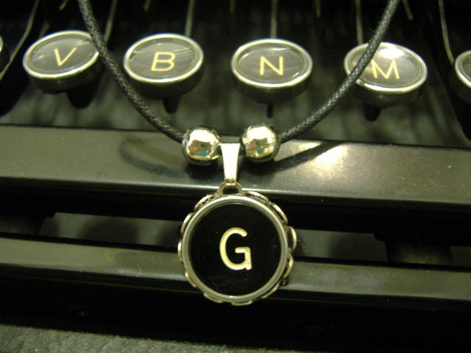 TYPEWRITER KEY NECKLACE G Initial Vintage Black Key Retro Fun