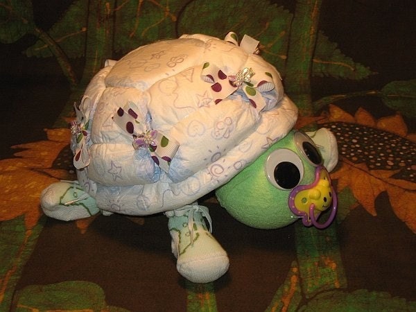 Learn how to make Scooter the Diaper Turtle. GR8 for baby nursery. Diaper cake keepsake