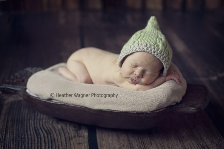 Cabled button strap Hood for NEWBORNS photography prop - Green and Beige