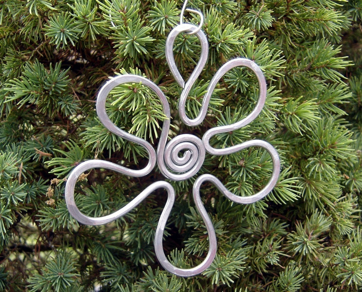 Retro Flower Ornament - Light Weight Aluminum Wire - Rustic Home Decor - Holiday Decoration - Window Hanging - Christmas Ornament