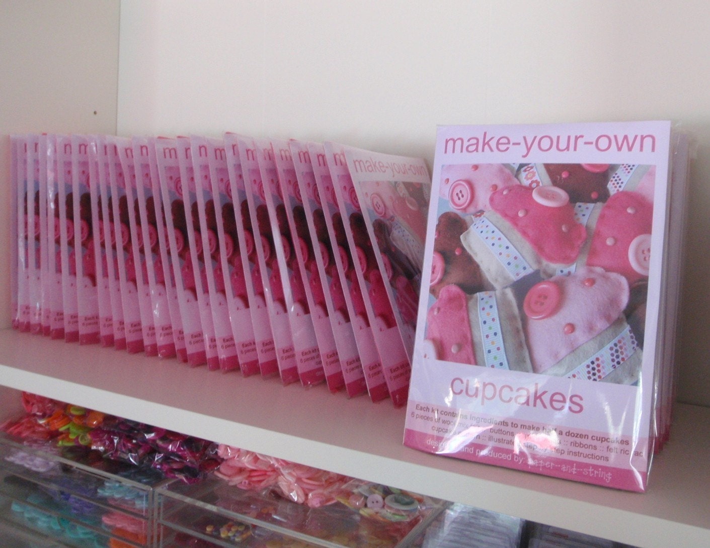 make your own CUPCAKES kit including pattern and materials for at least 6 cupcakes