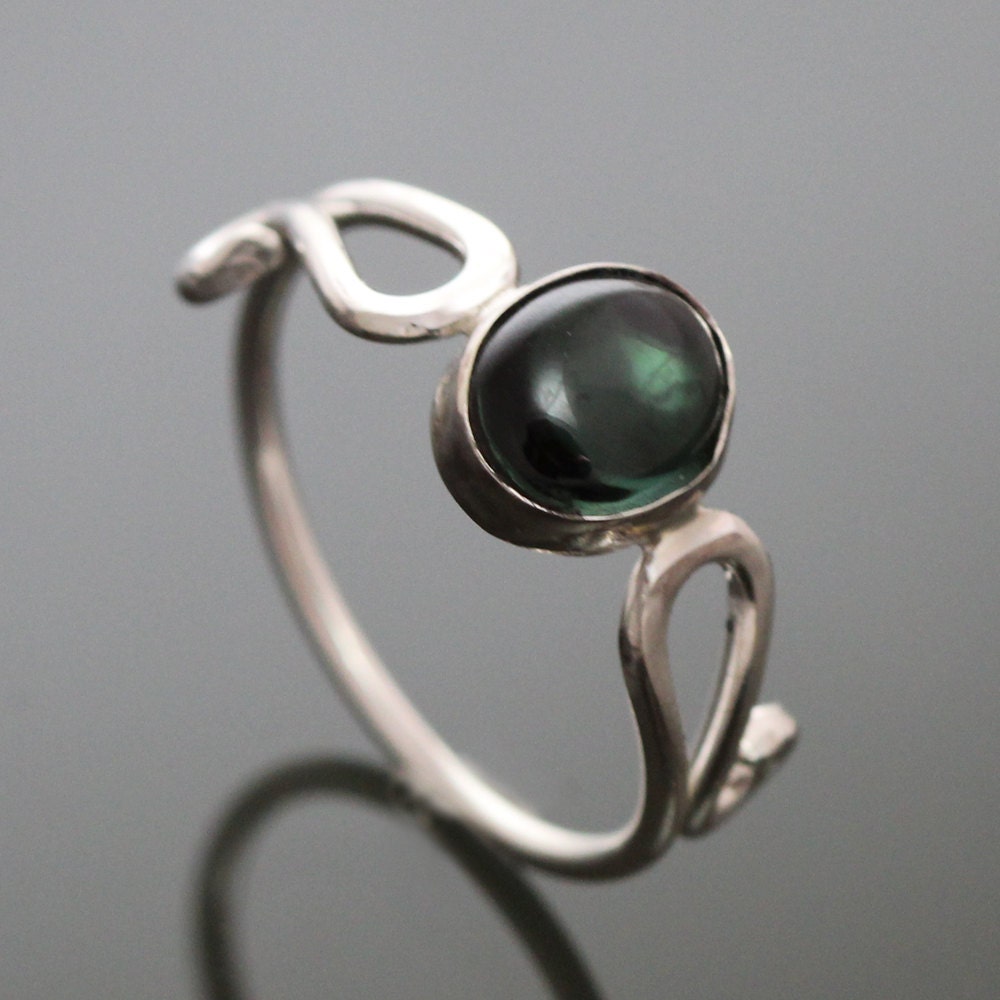 Green Tourmaline Sterling Silver Ring Size 7 1/2 f09r003