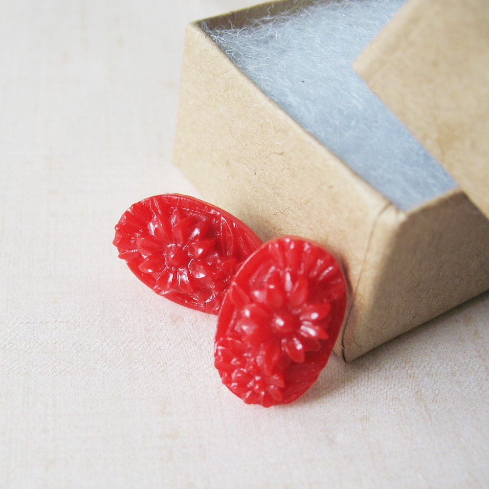 Bright Red Flower Stud Earrings - Japanese Vintage Inspired