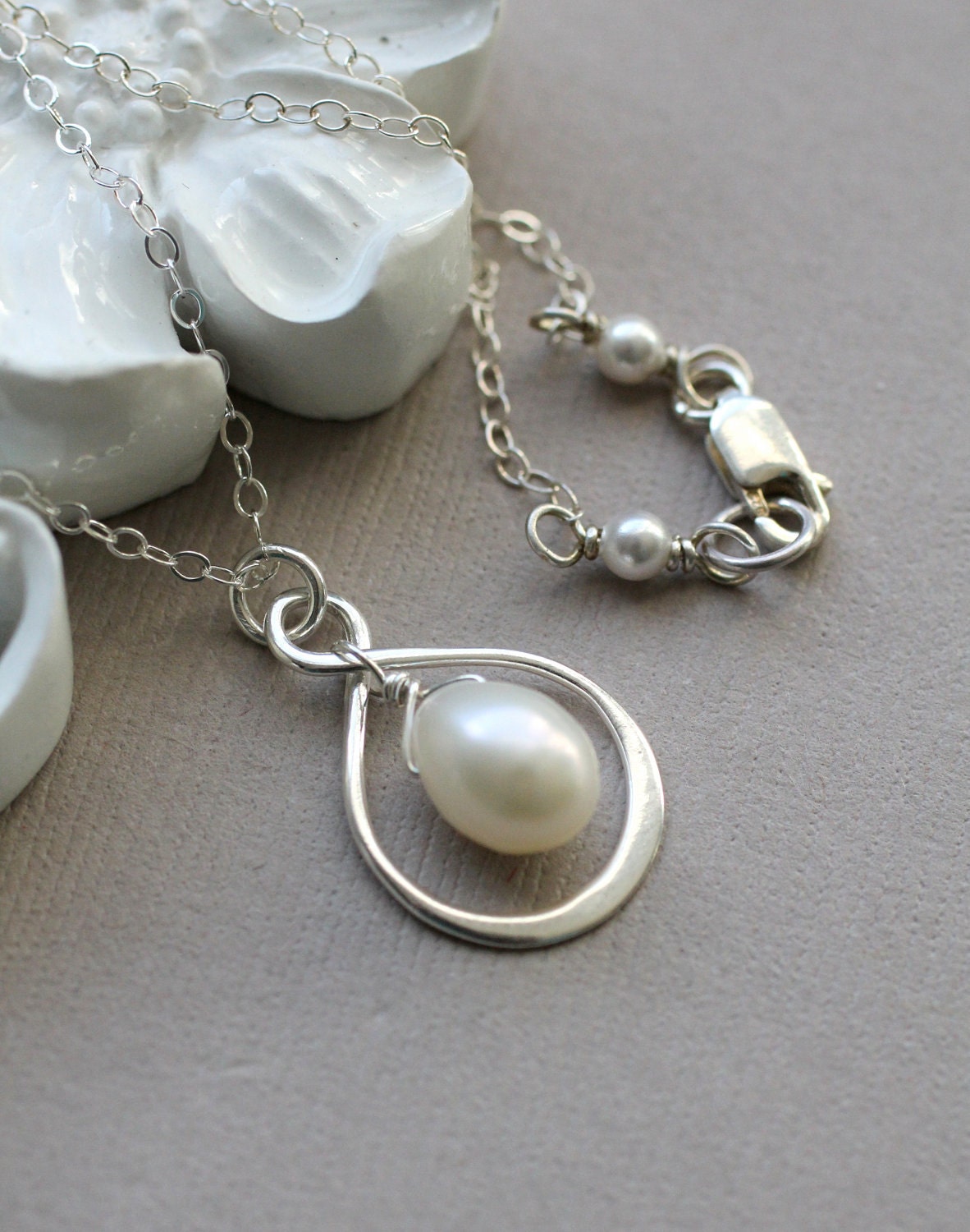 Bridesmaid Infinity Necklaces, Set of FOUR (4), Pearl Bridesmaid Gift Set, Silver Infinity Pendant, Teardrop Pearl, Pearl Eternity Necklace