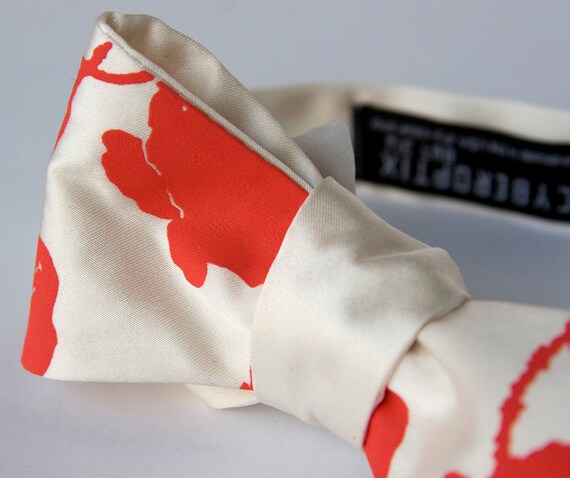 Poppy bow tie. Cream and dark coral freestyle & adjustable tie. Silkscreened floral necktie.