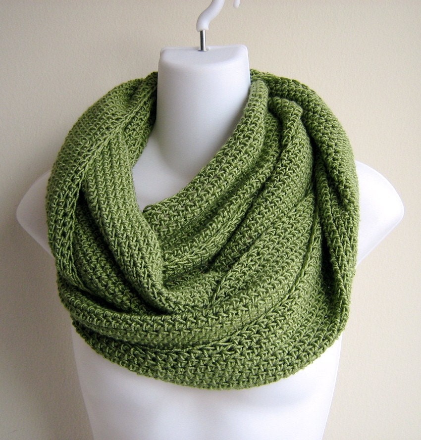 Scrolling Infinity Scarf Green Avocado SAMANTHA