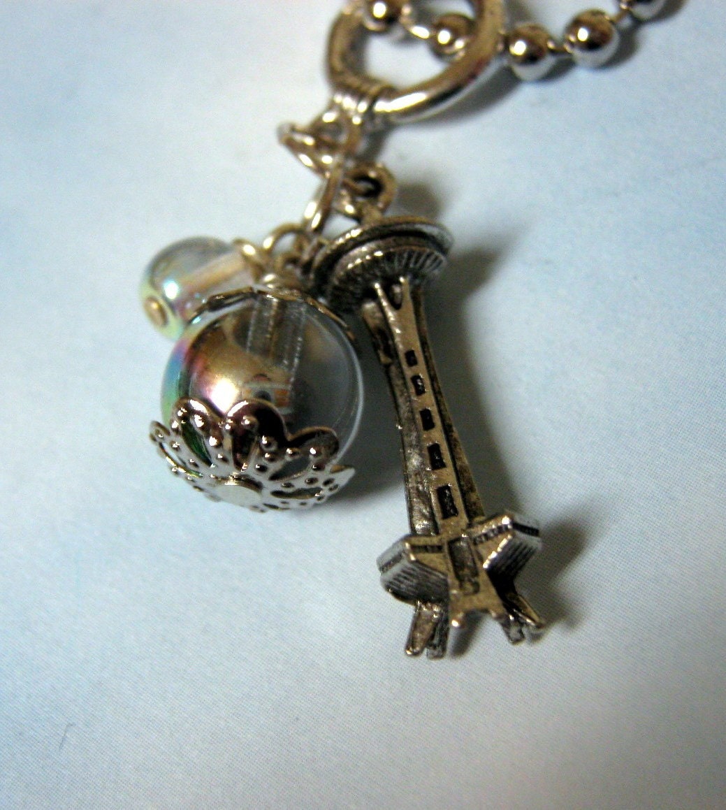 SpaceNeedle Necklace