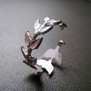 arwen . gold leaf branch ring