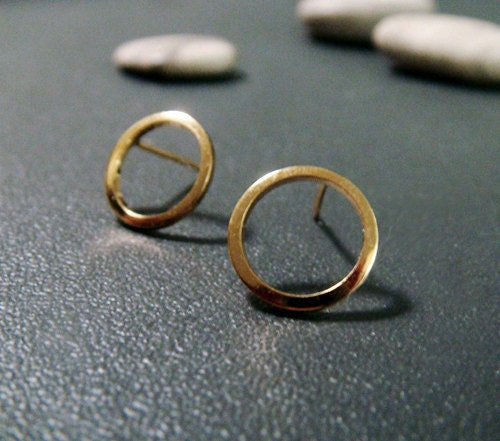 roundabout . mini . gold . modern circle earrings