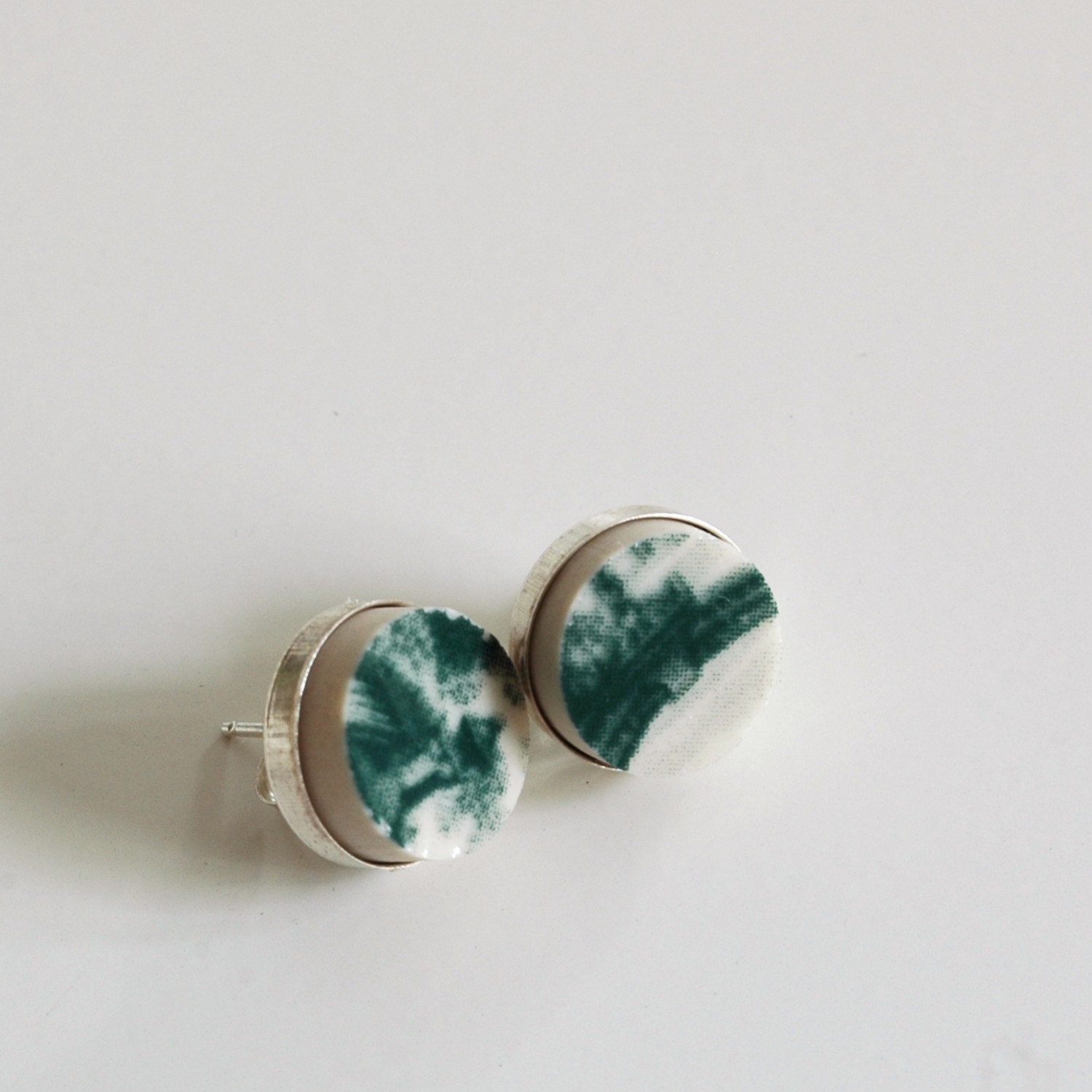 Simple Circle Sterling Silver Recycled Plate Stud Earring - Green and White