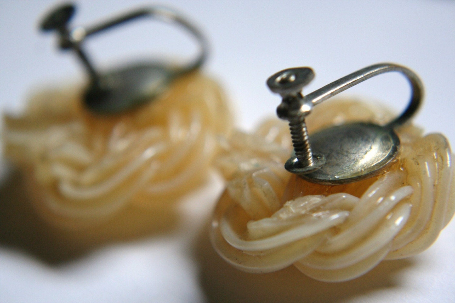 SALE Vintage Plastic Spaghetti Knot Earrings Cream Color Screw On