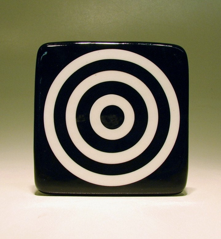 tile target (b/w)