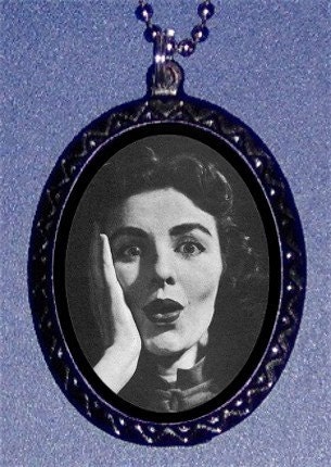 Retro Kitsch Oh My Exclamation on a Woman's Face Pop Art Pendant Necklace New