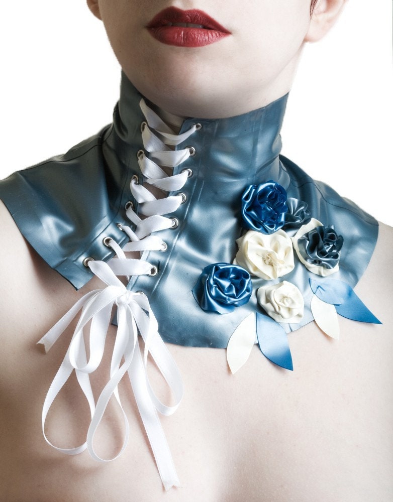 Roses and leaves neckpiece