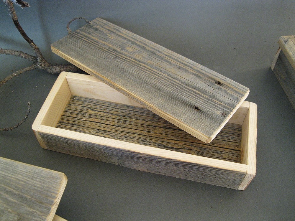 Rustic Reclaimed Wood Keeping BOX ..for desk or dresser - ParadiseHillDesigns