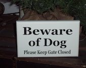 French Farmhouse Style Beware of Dog Please Keep Gate Closed Wood Vinyl Sign - Outdoor Home Decor Door Hanger