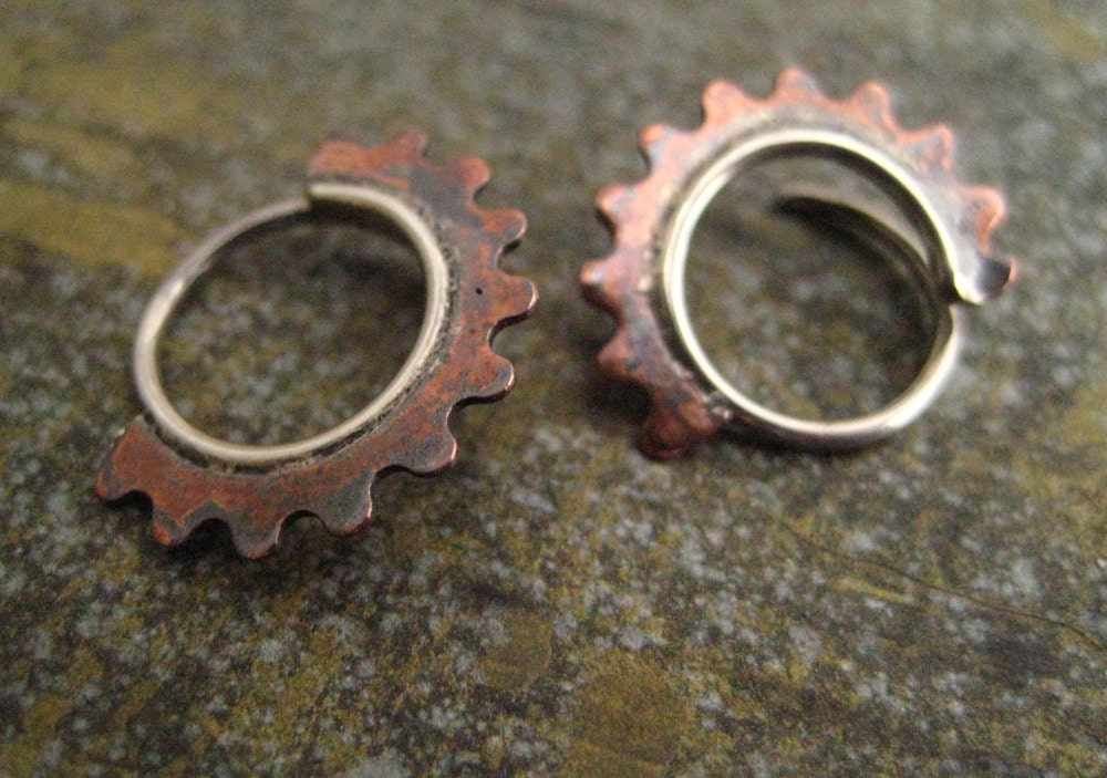 micro gear blade hoop earrings