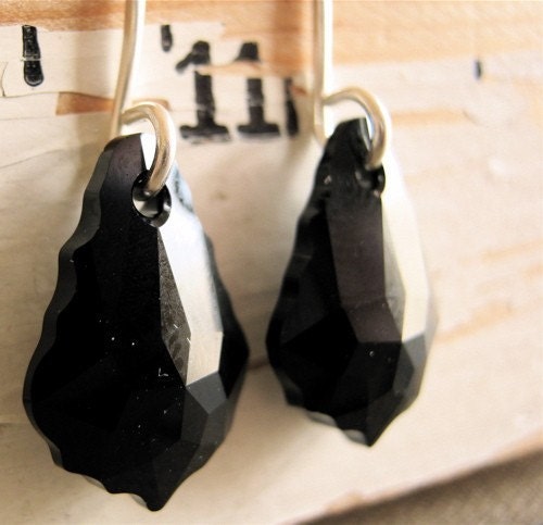 Go For Baroque Earrings in Black