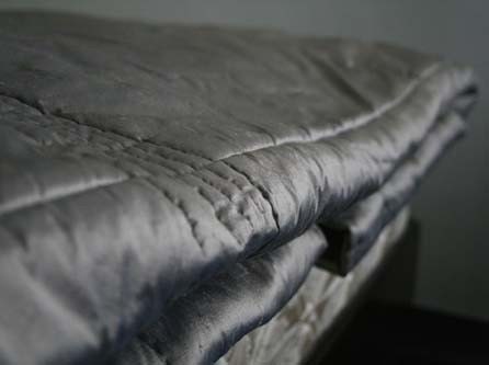 SILK QUILT - gun metal bronze