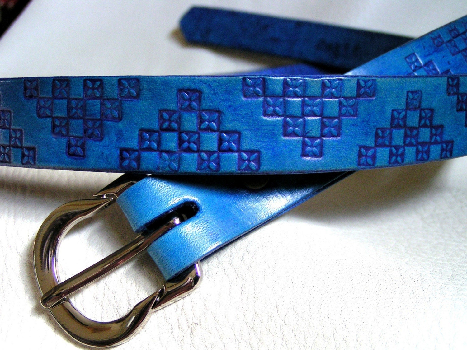 Blue flower tile leather belt