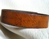 Fading diamonds leather cuff