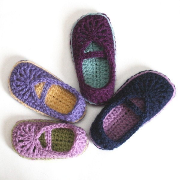 Toddler Size Mary Jane Skimmers (crochet pattern)
