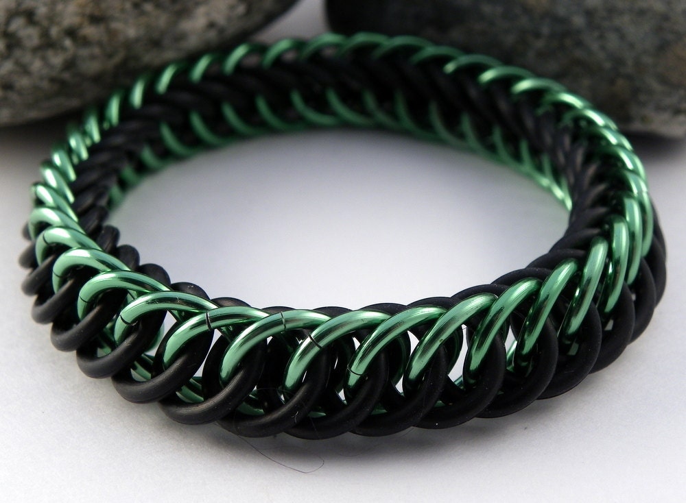 Chainmaille Bracelet - Stretchy Half Persian 4-in-1 - Black and Mint Green