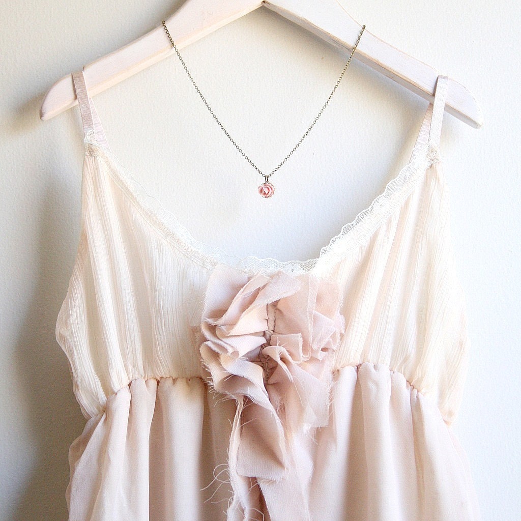 La Petite Rose Necklace in Blush