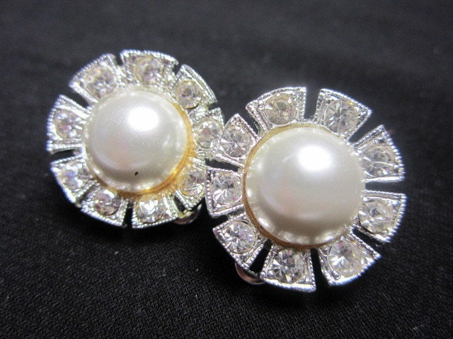 Vintage Silvertone Bridal Faux Pearl Rhinestone Clip Earrings . E10