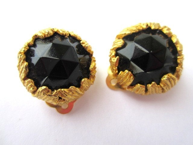 Vintage Faceted Black Glass Goldtone Clip Earrings . E35