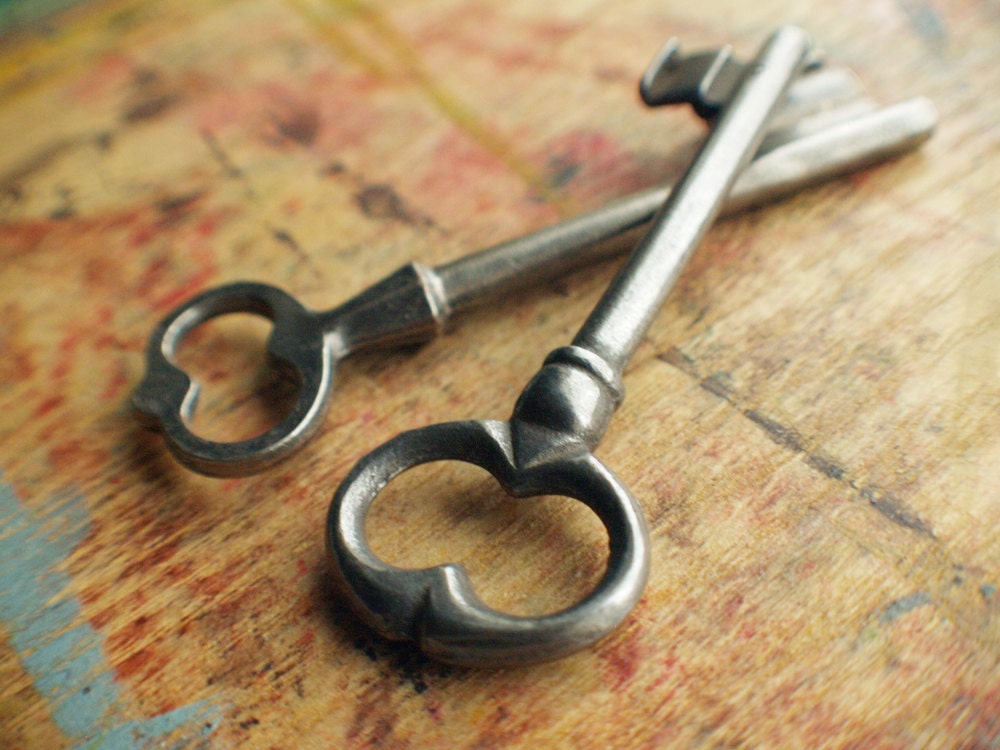 The High Court Antique Skeleton Key Duo