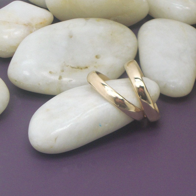 14K gold 3mm ROUNDED SQUARE ring band