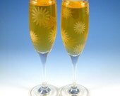 Champagne Flutes - Wildflowers - Custom Etched Glass - Wedding Toasting Flutes