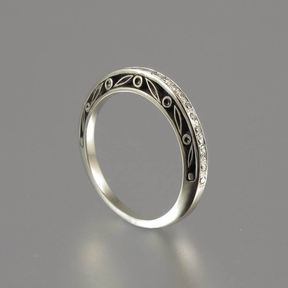 THE ENCHANTED Wedding Band 14k gold and Diamonds